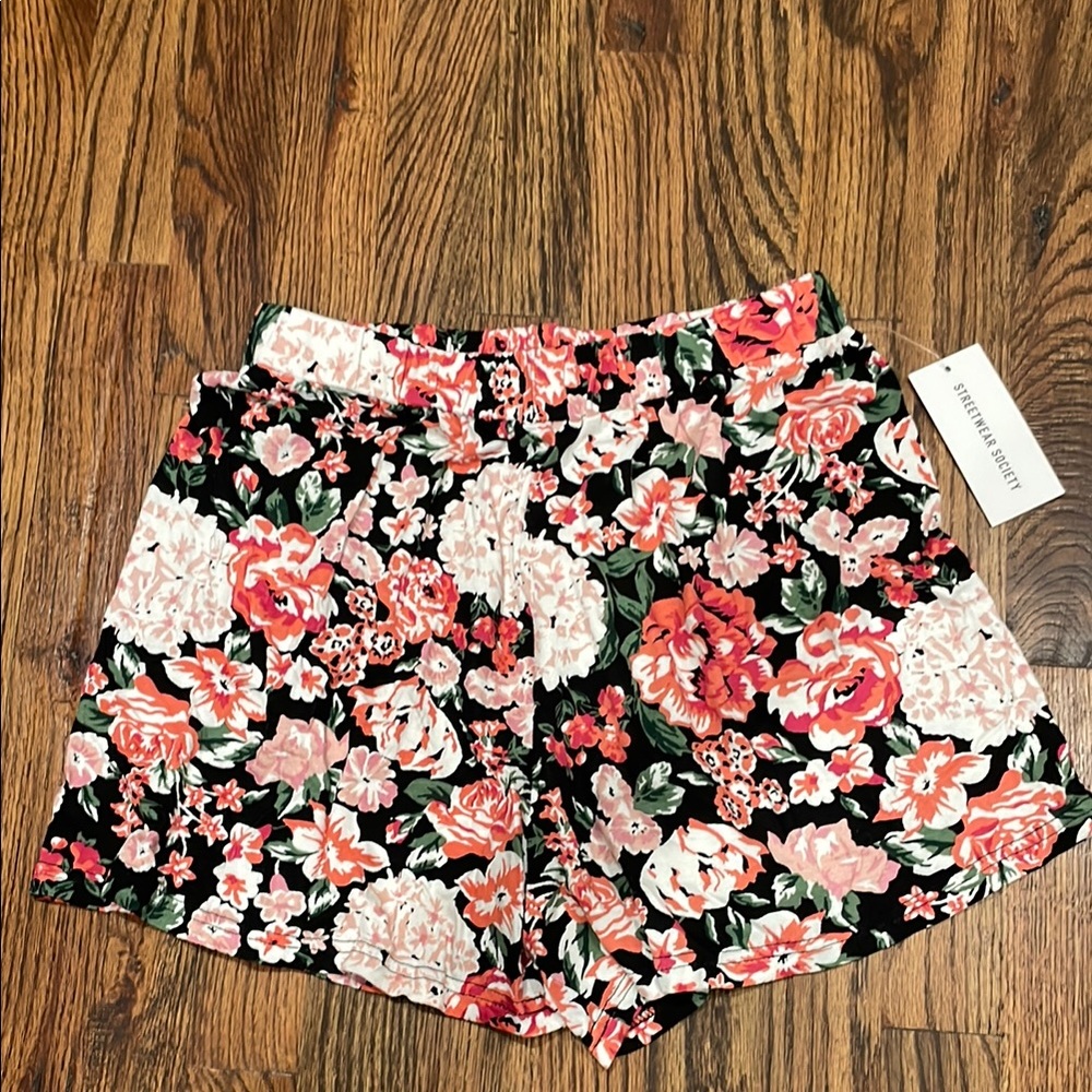 Streetwear Society. Floral Short. Medium.